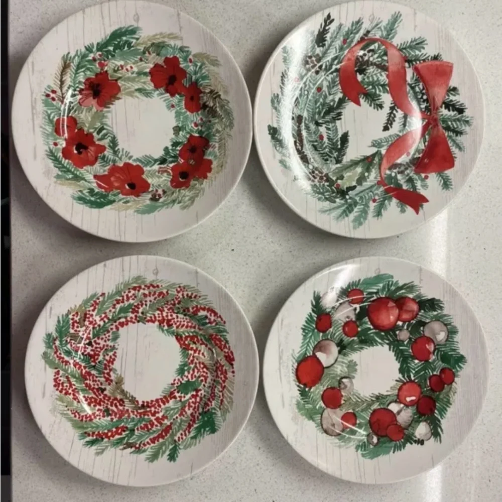 Festive Set Of 4 Retired Pier 1 “WREATHS” 8.5